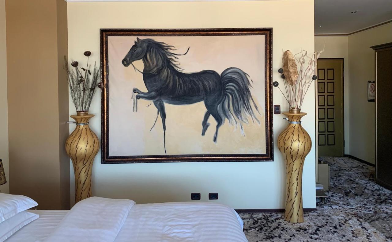 Hotel Rosa Blu Tirana Bagian luar foto