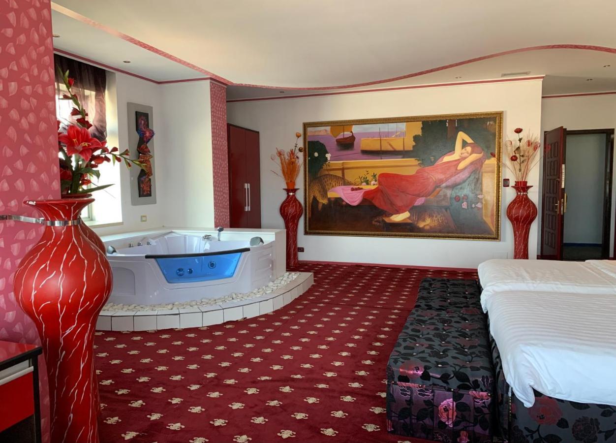 Hotel Rosa Blu Tirana Bagian luar foto