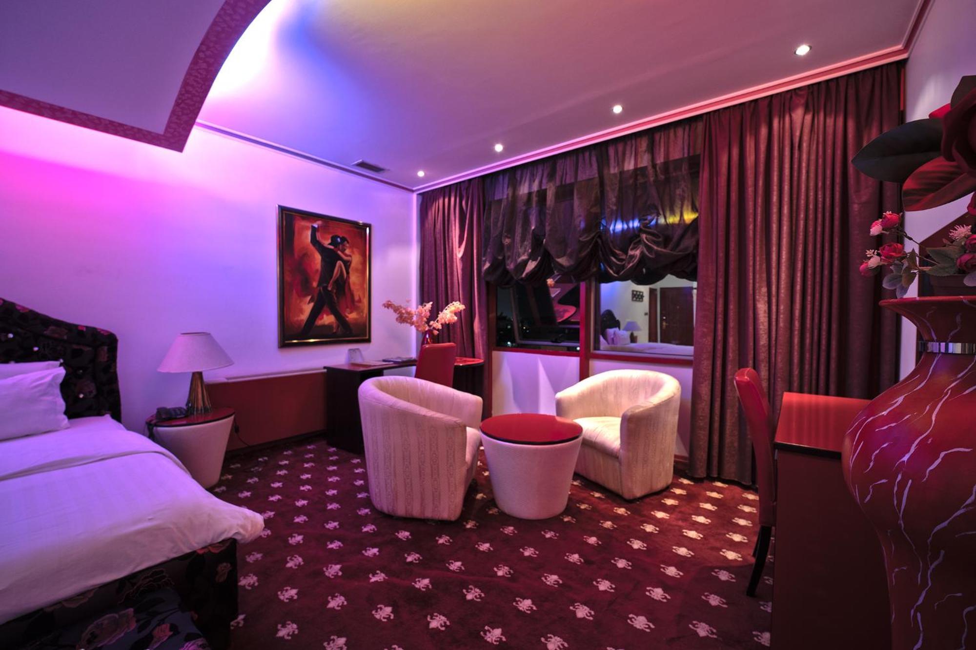 Hotel Rosa Blu Tirana Bagian luar foto