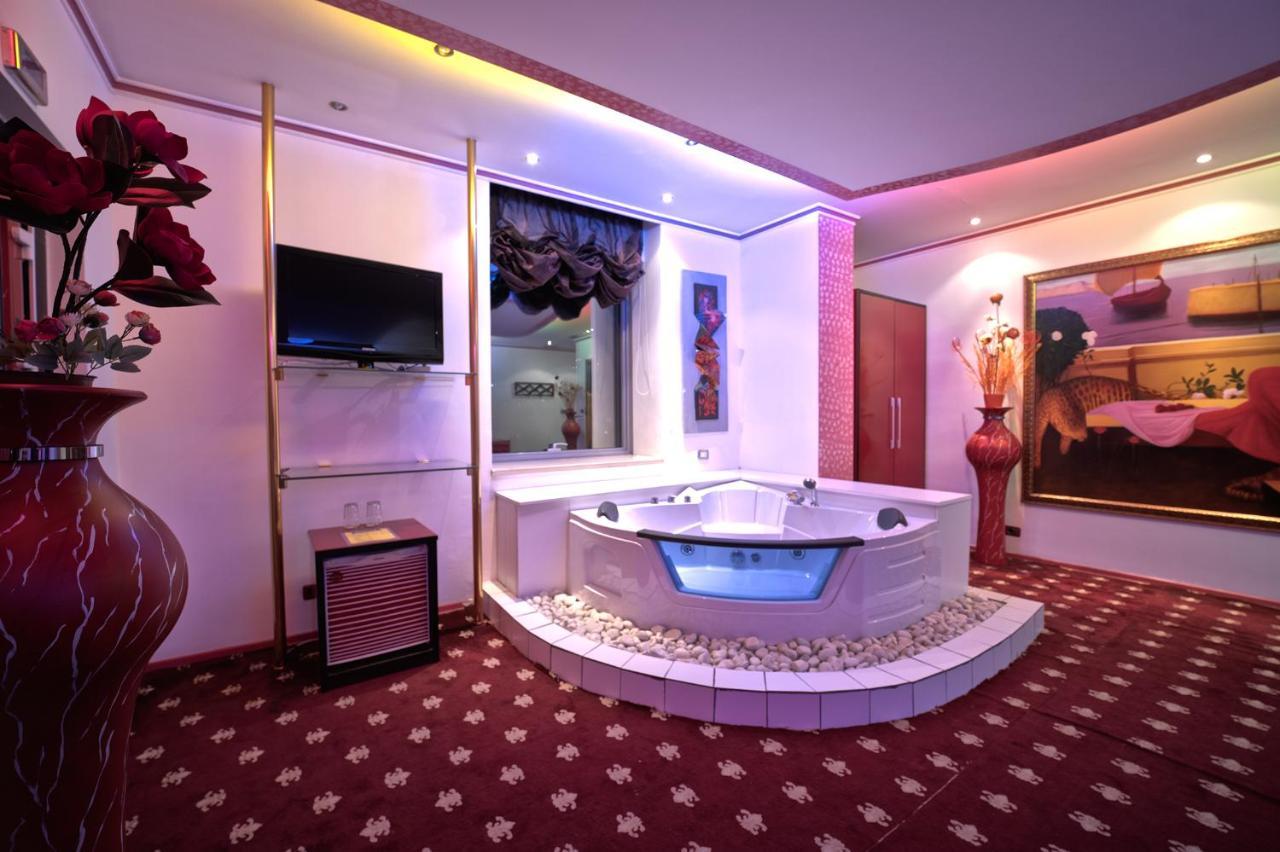Hotel Rosa Blu Tirana Bagian luar foto