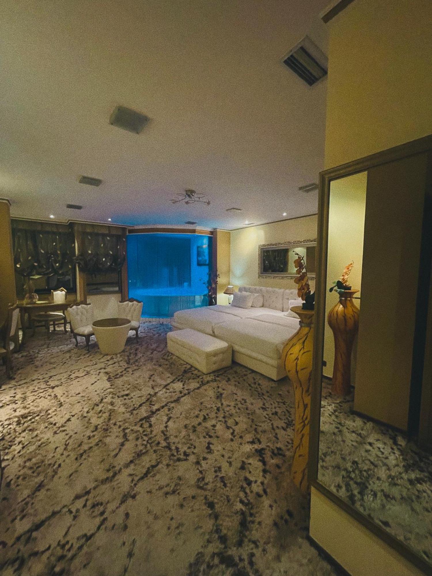Hotel Rosa Blu Tirana Bagian luar foto