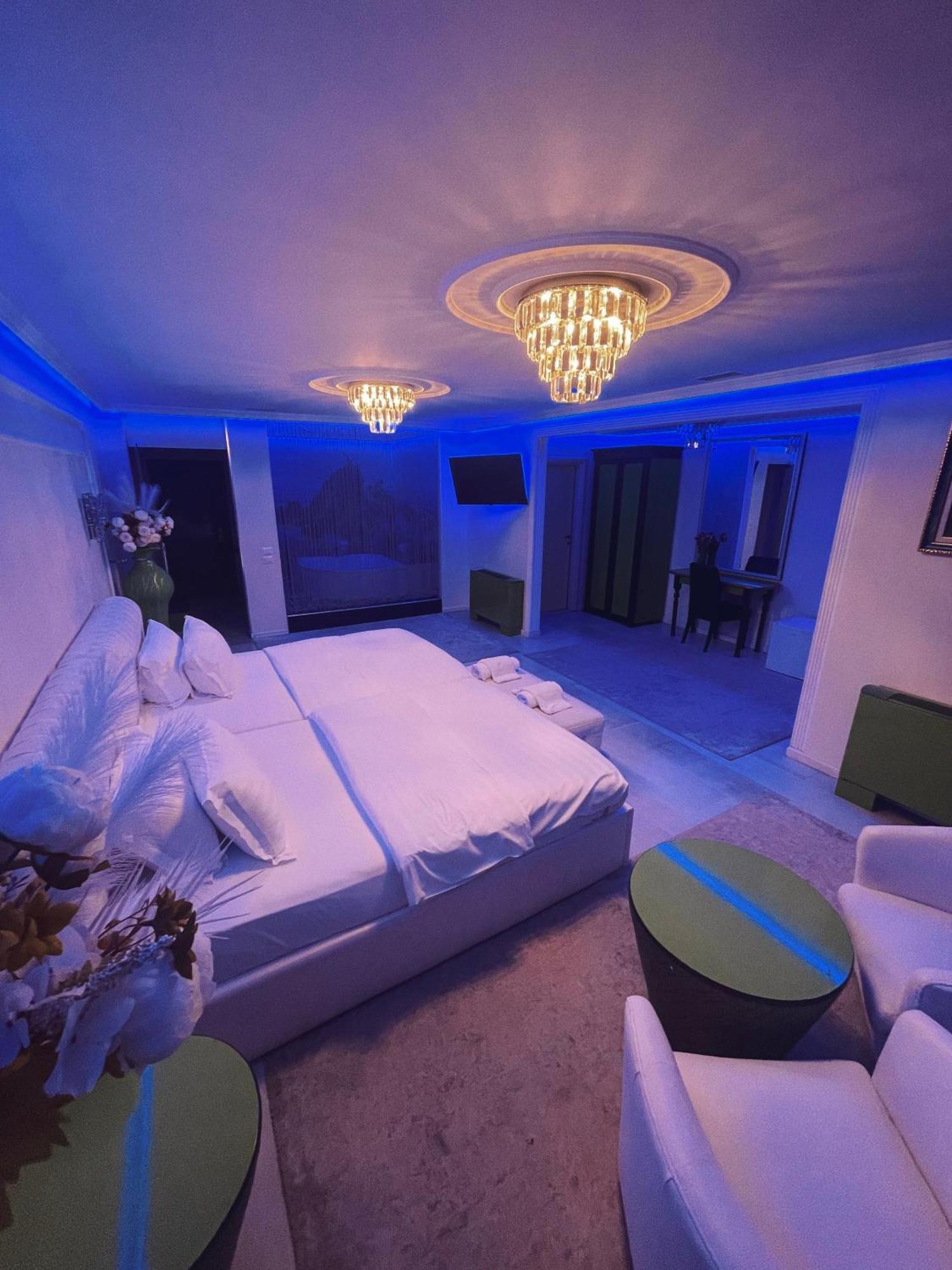 Hotel Rosa Blu Tirana Bagian luar foto